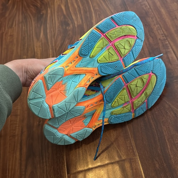 ASICS - Picture 3 of 4